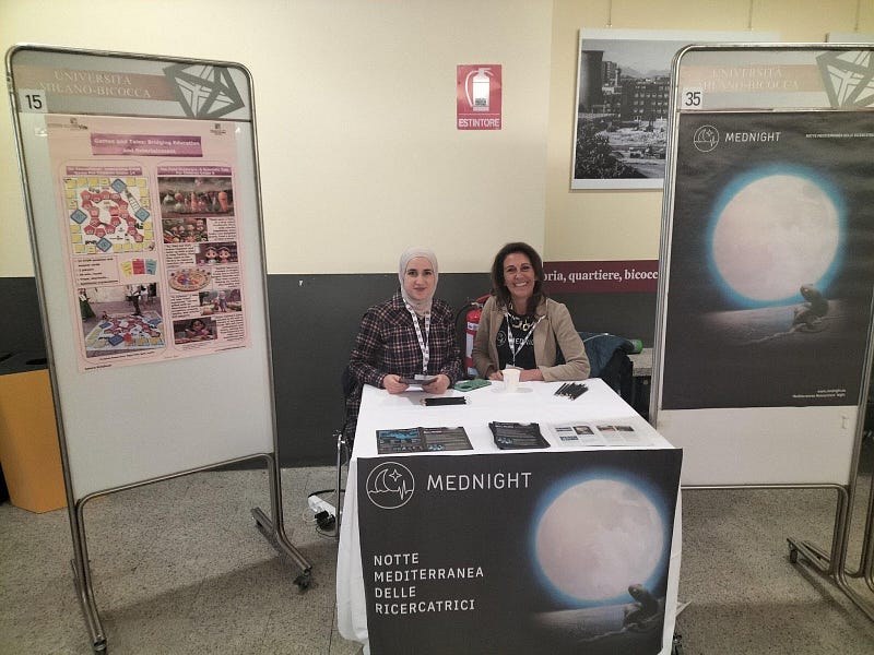 Samira Smajlović and Marina Trimarchi in the MEDNIGHT booth at the MCAA conference. CREDITS Ricardo Domínguez