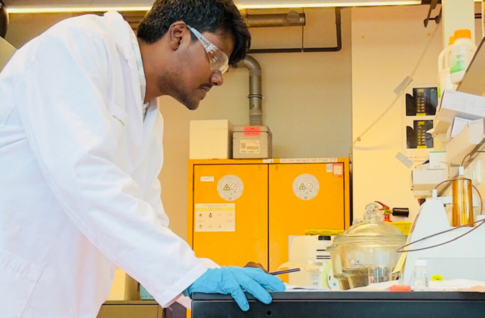 Performing aerobic biodegradation studies of polymers in soil at ISCC, Utrecht University.