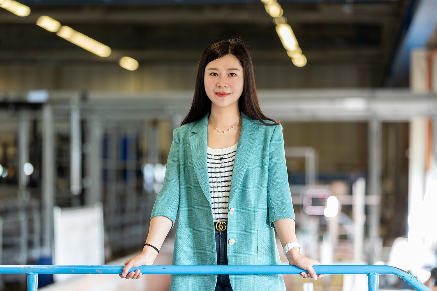 Yuzhu Pearl Li in the hydraulic laboratory at the Leichtweiß Institute for Hydraulic Engineering and Water Resources.