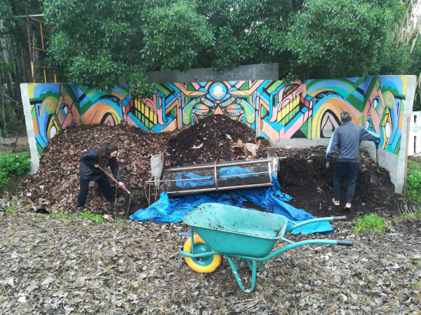 The compostingstation features