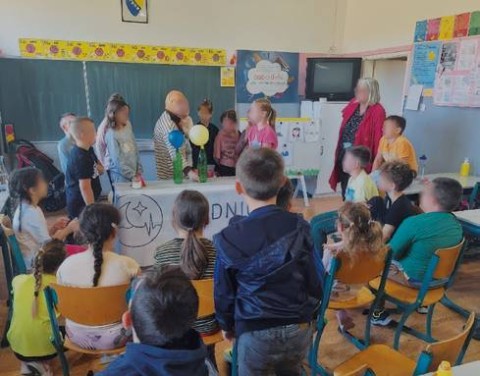 Workshop “the magic of science” by MCAA Western Balkan Chapter’s representative Samira Smajlović at primary school “JU Druga osnovna škola”