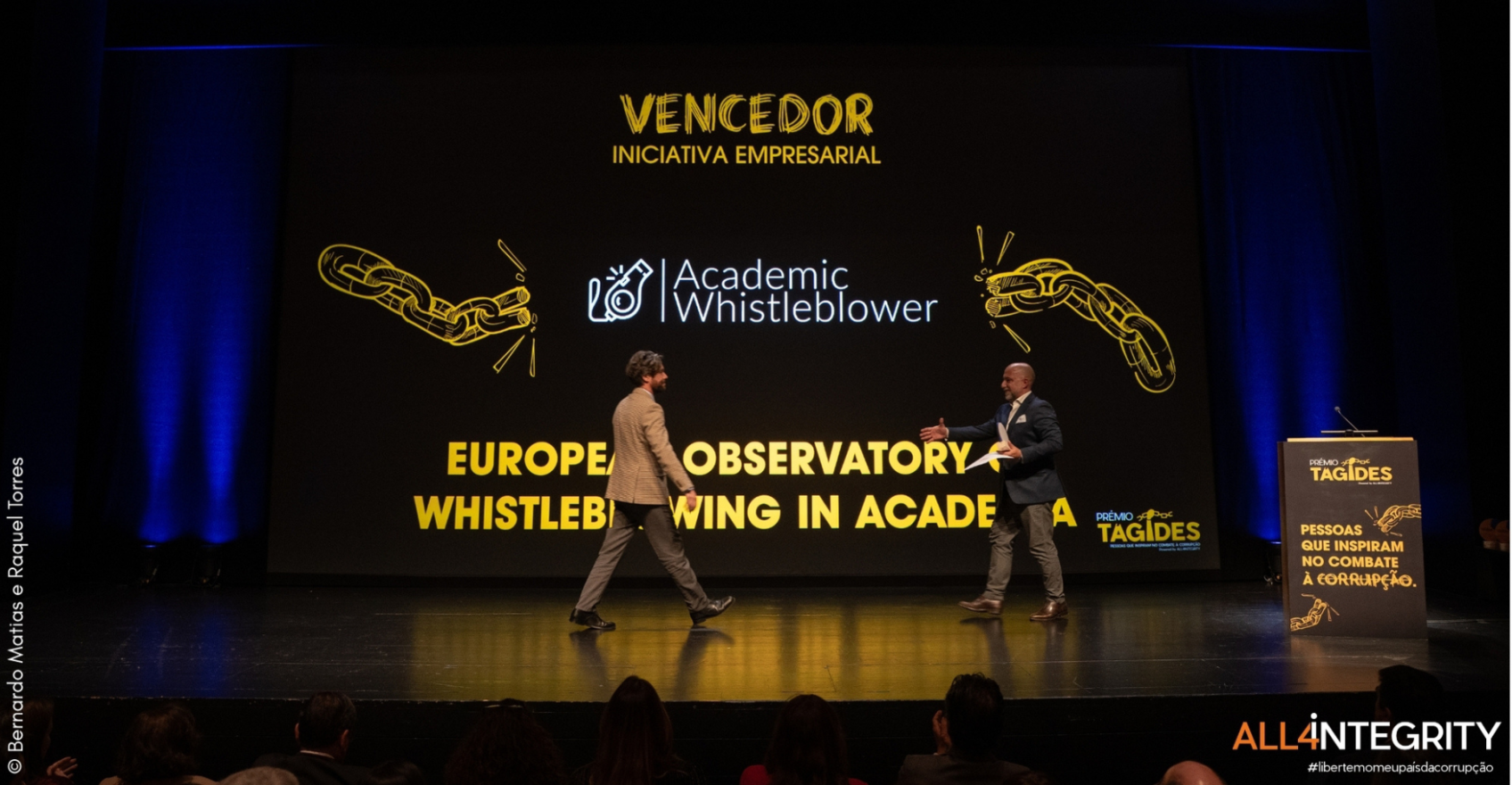 Francisco Valente Gonçalves, representative of the European Observatory of Whistleblowing in Academia, receives the Tágides Prize 2025 at the award ceremony in Lisbon, Portugal. © Bernardo Matias e Raquel Torres